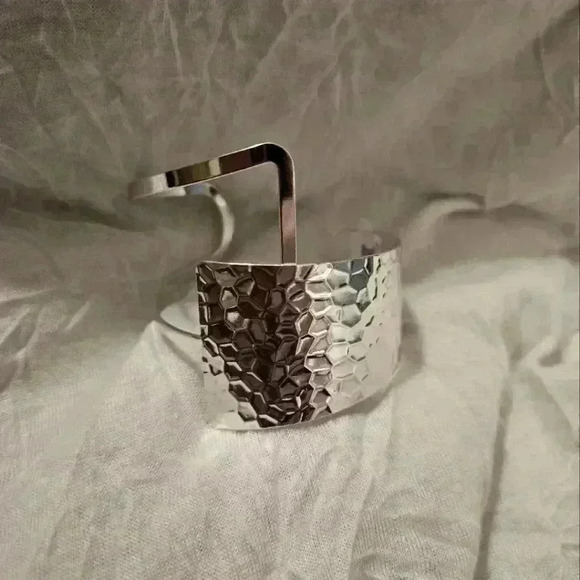 Sliver colored slip on bracelet. - Picture 2 of 2